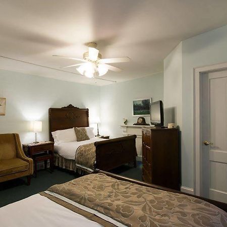 Rogues Harbor Inn Lansing Eksteriør bilde