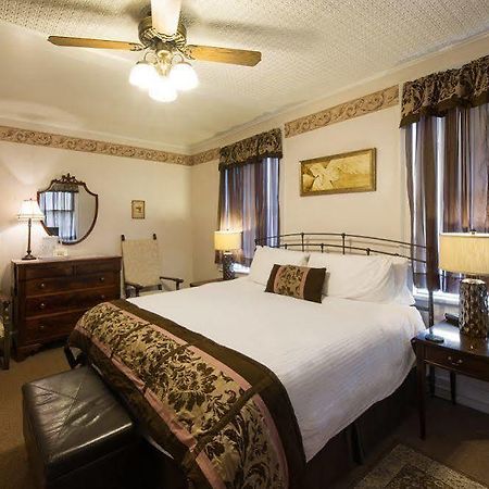 Rogues Harbor Inn Lansing Eksteriør bilde