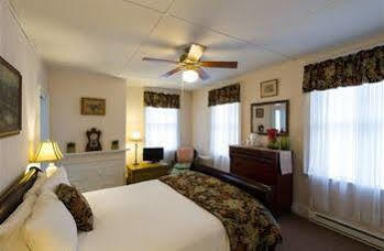 Rogues Harbor Inn Lansing Eksteriør bilde
