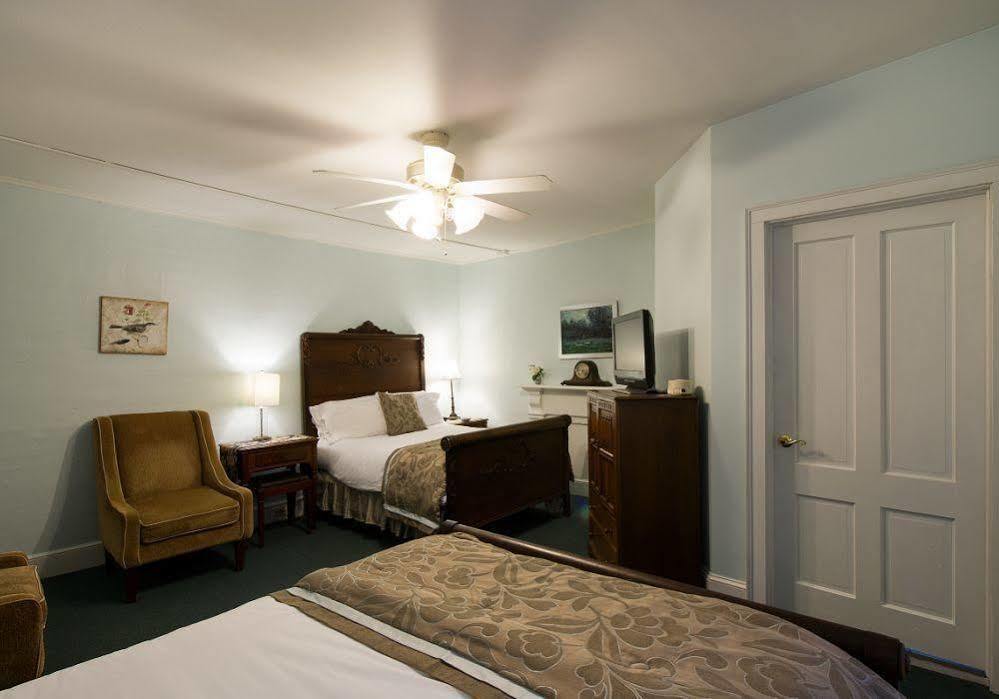 Rogues Harbor Inn Lansing Eksteriør bilde