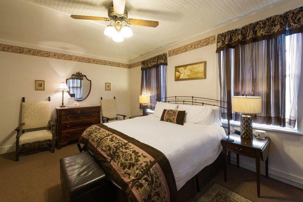 Rogues Harbor Inn Lansing Eksteriør bilde